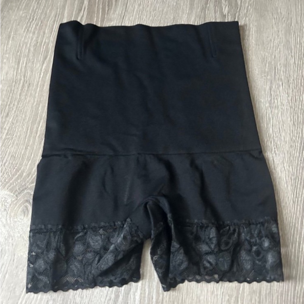 Black High-Waist Lace Trim Shaping Shorts